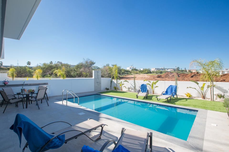 Garden, Swimming pool, Swimming pool