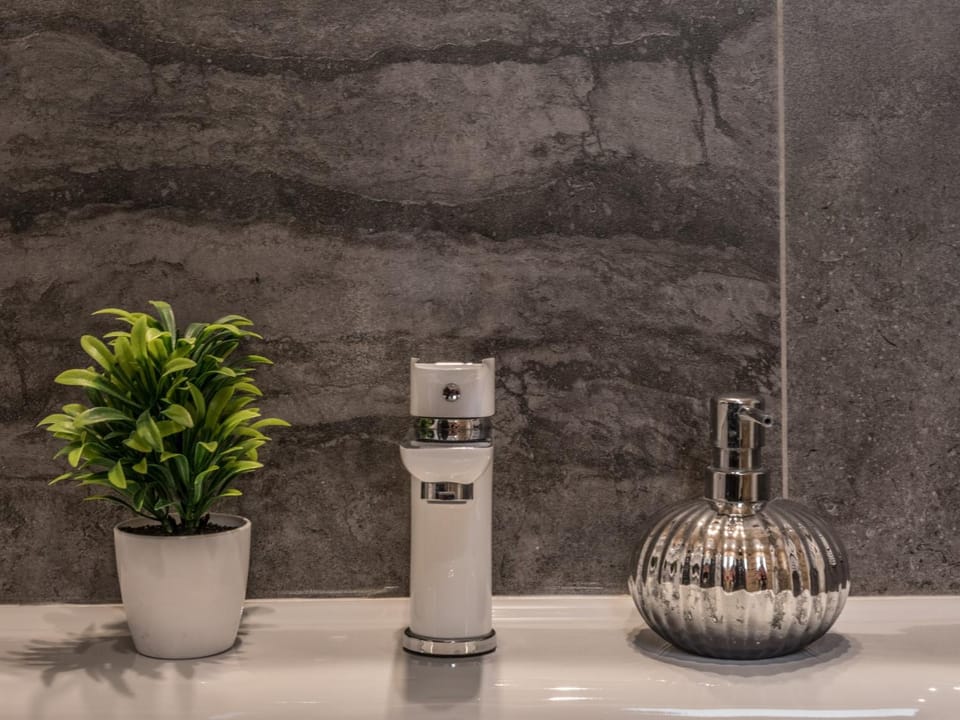 Bathroom, Decorative detail