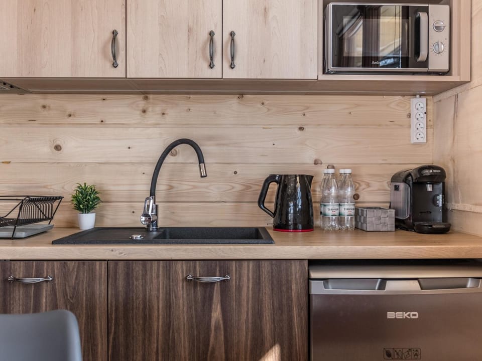 Coffee/tea facilities, Kitchen or kitchenette, Decorative detail, Communal kitchen