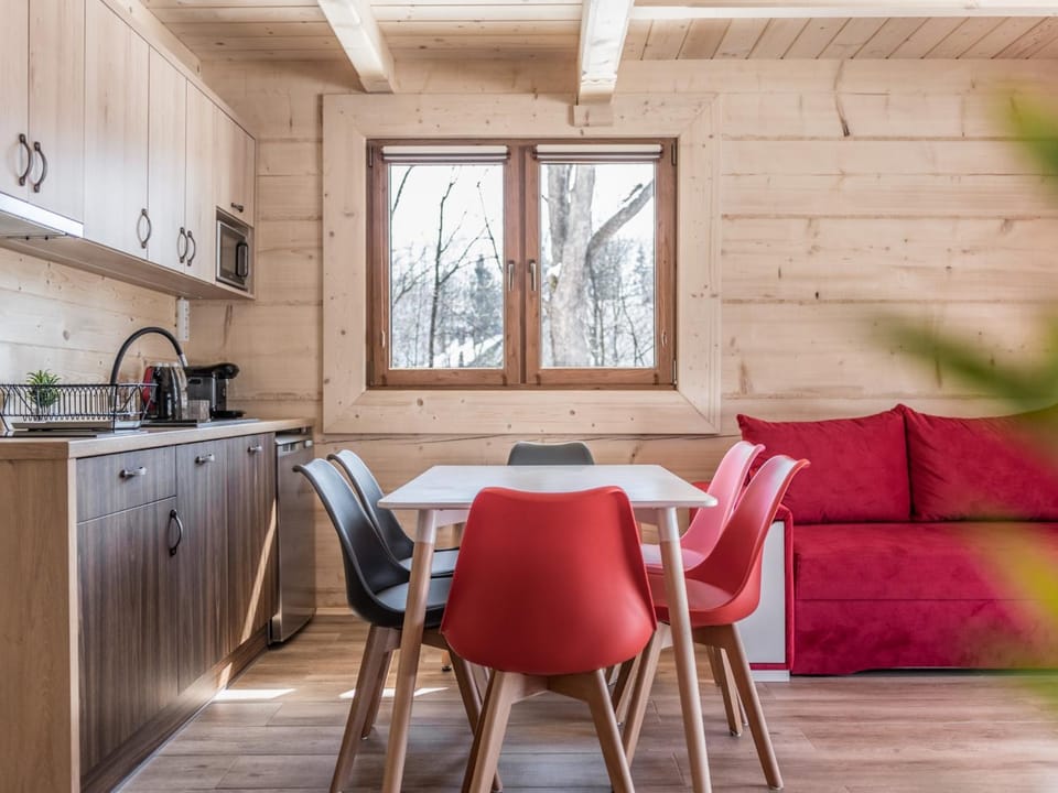 Kitchen or kitchenette, Dining area, Communal kitchen
