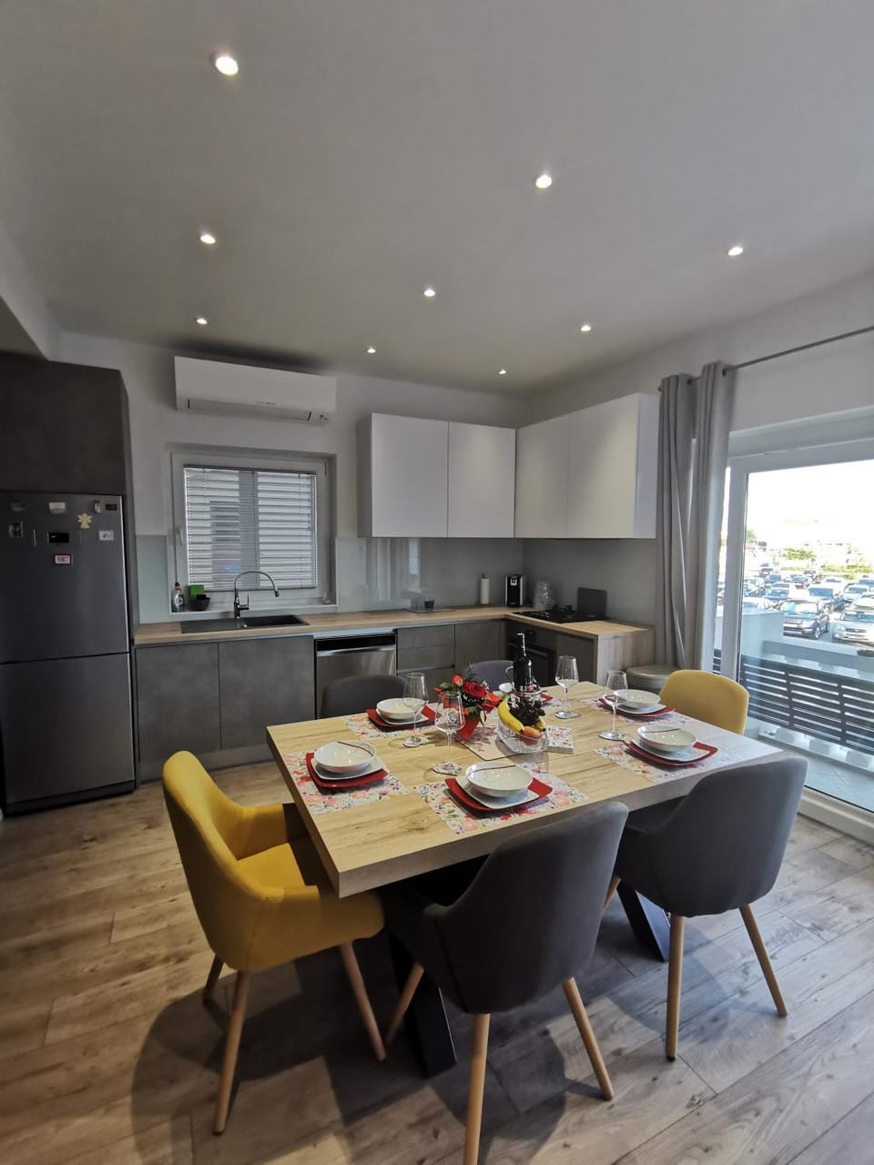 Kitchen or kitchenette, Food and drinks, Seating area, Food, stove