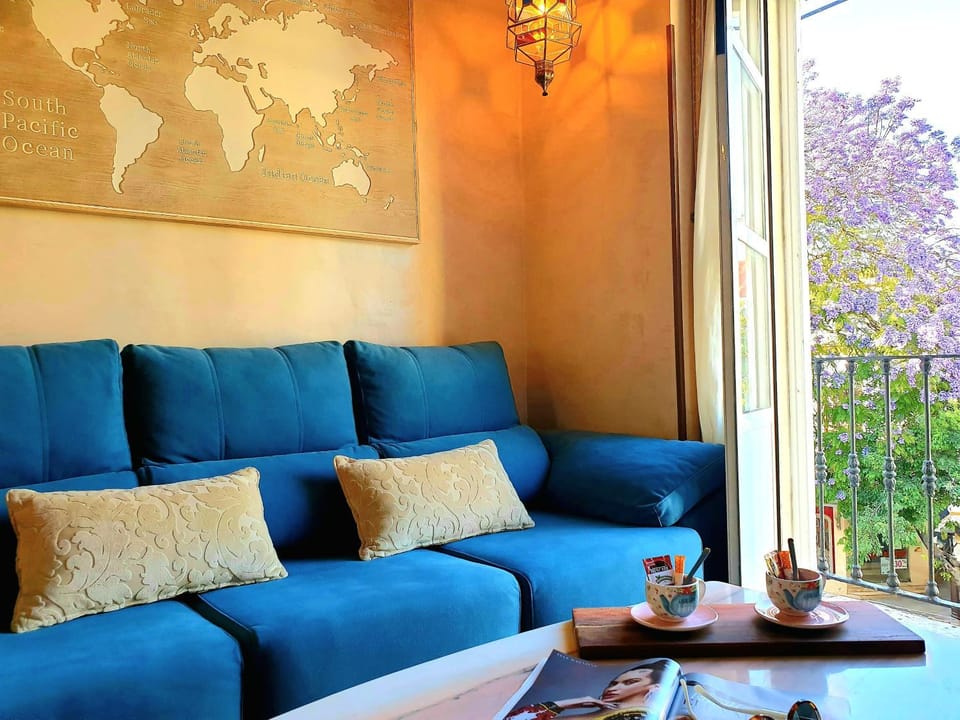 Living room, Seating area