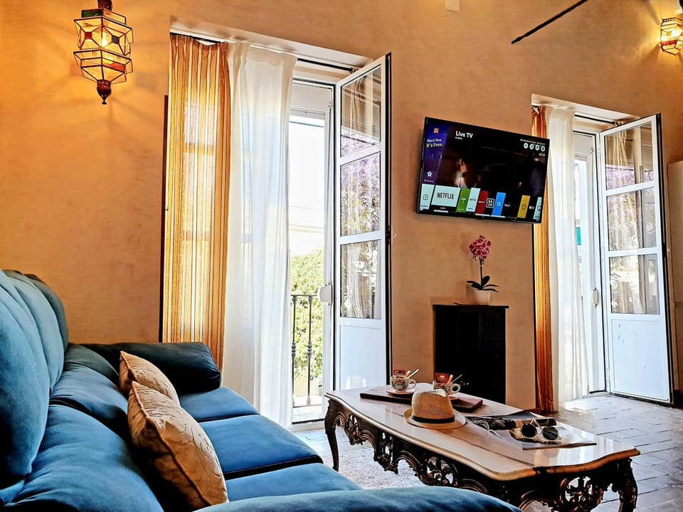 TV and multimedia, Living room, Seating area