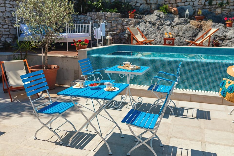 Patio, Day, Food and drinks, Pool view, Swimming pool, Inner courtyard view, sunbed