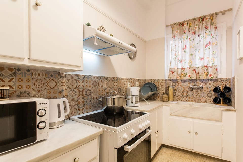 Kitchen or kitchenette, Communal kitchen