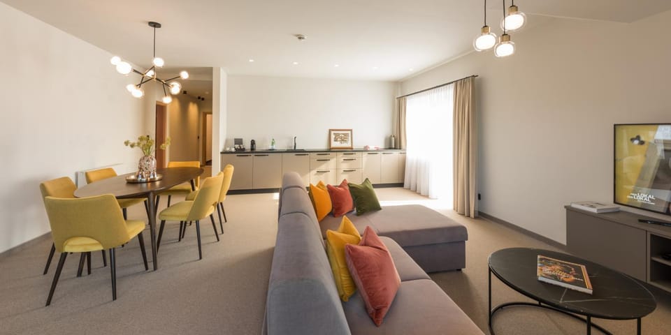 Living room, Seating area, Dining area