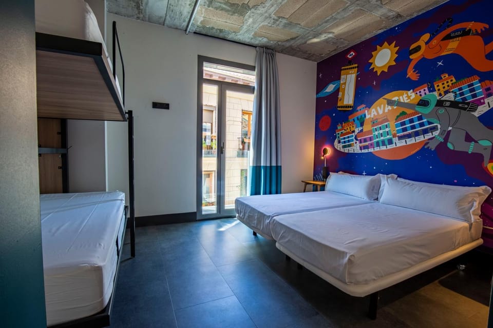 Bed, Photo of the whole room, bunk bed