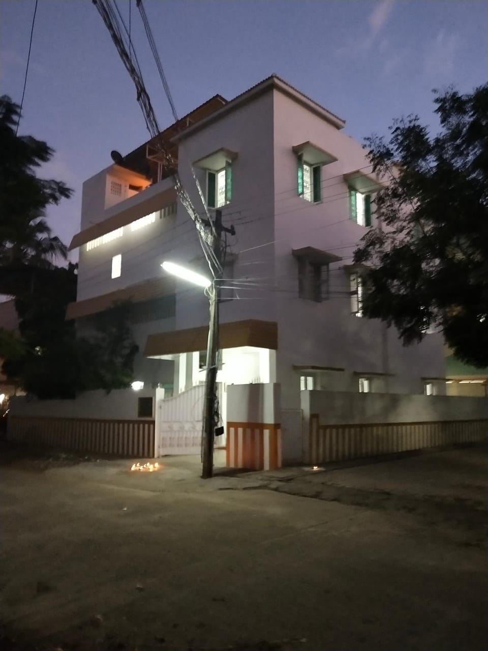 Facade/entrance