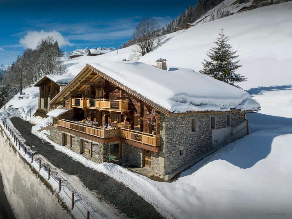 Property building, Day, Natural landscape, Winter, Mountain view