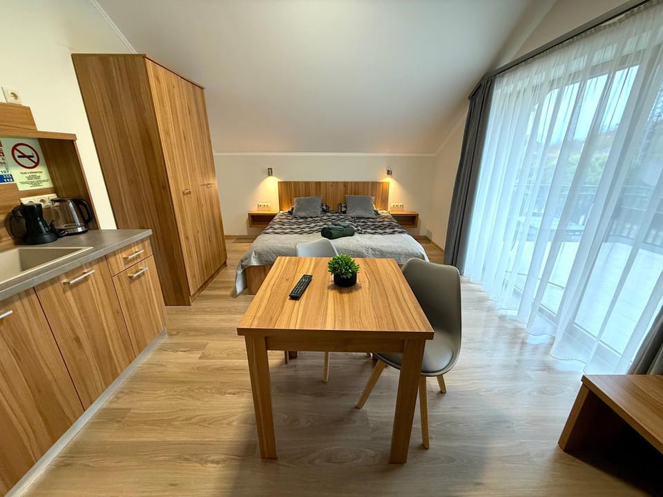 Bedroom, kitchen