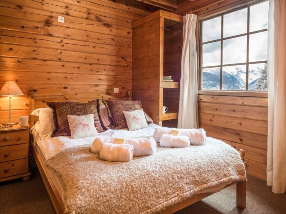 Chalet rustique près des pistes avec WiFi, 7 chambres pour 14 personnes Chalet in Les Allues