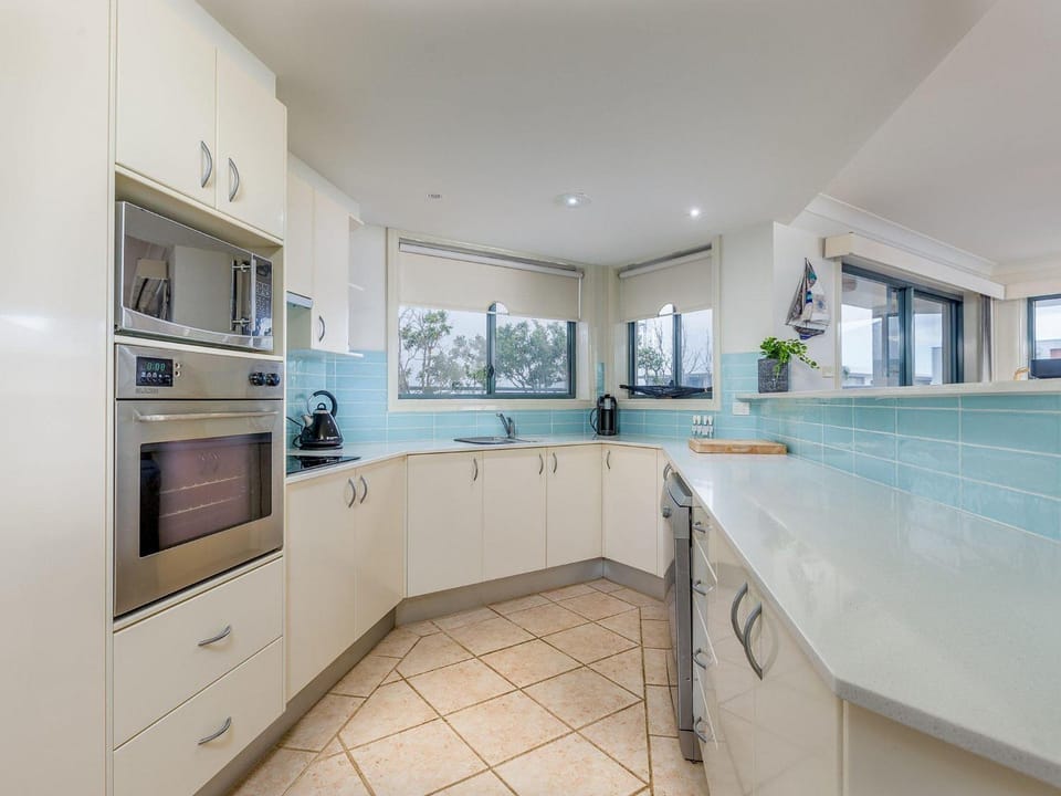 Peninsula Waters 3 Beautiful Air Conditioned Unit with Pool Lift and WI-FI Apartment in New South Wales