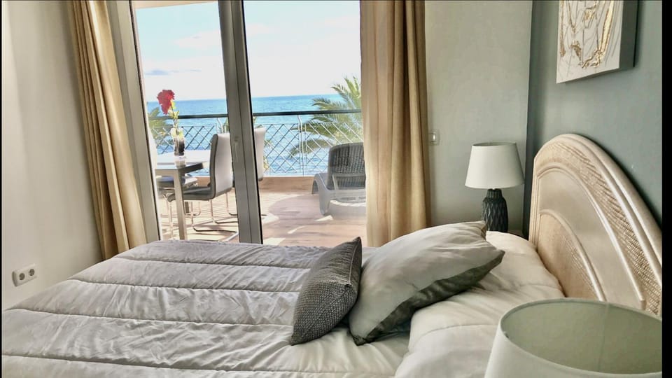 Bedroom, Garden view, Pool view, Sea view