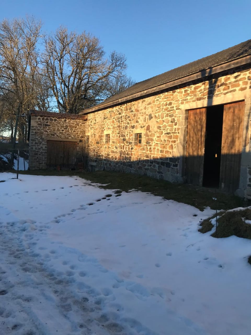 Property building, Winter, Parking