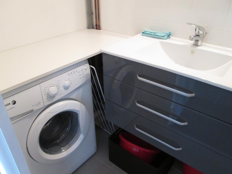 Bathroom, washing machine