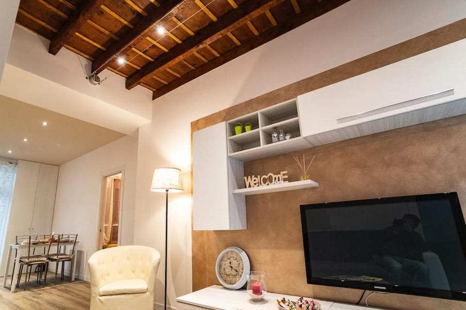 Communal lounge/ TV room, TV and multimedia, Living room, Seating area