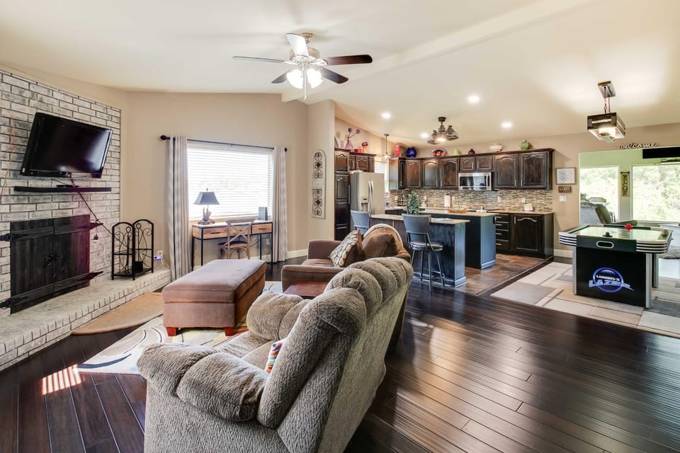 Lakefront Haven Near Oaklawn & Casino Resort! House in Hot Springs