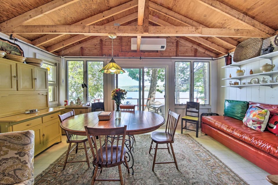 Quiet & Lovely Lakefront Cottage for Families! House in Union