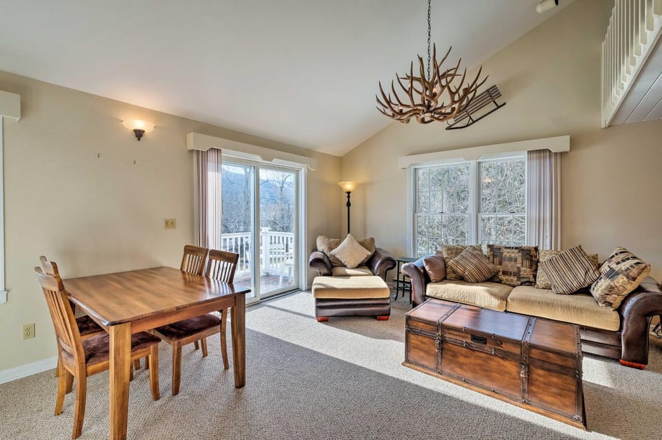 Condo w/ Loft: 2 Mi to Windham Mountain Ski! House in Capital District, NY, USA