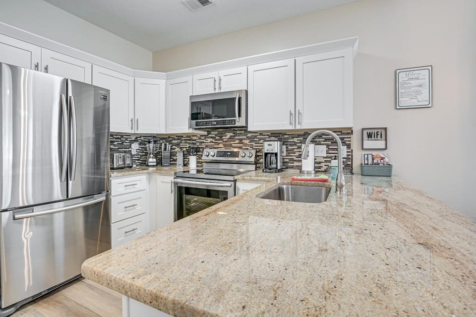 4 Mi to Ocean: Breezy Golf Condo in Myrtle Beach! House in Carolina Forest
