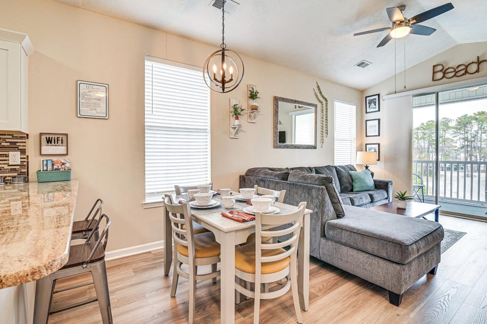 4 Mi to Ocean: Breezy Golf Condo in Myrtle Beach! House in Carolina Forest