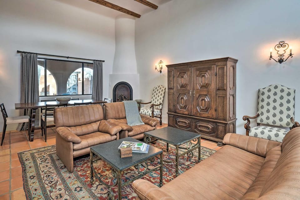 Walk to Santa Fe Plaza & Shops! Adobe Gem w/ Patio House in Santa Fe