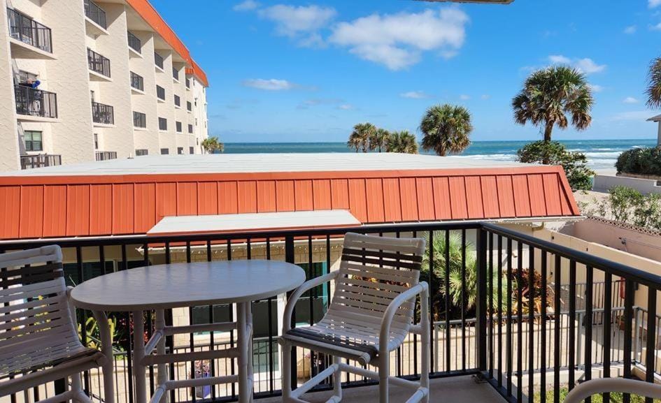 201 - New and Beautifully Decorated 1 bedroom Apartment in Edgewater