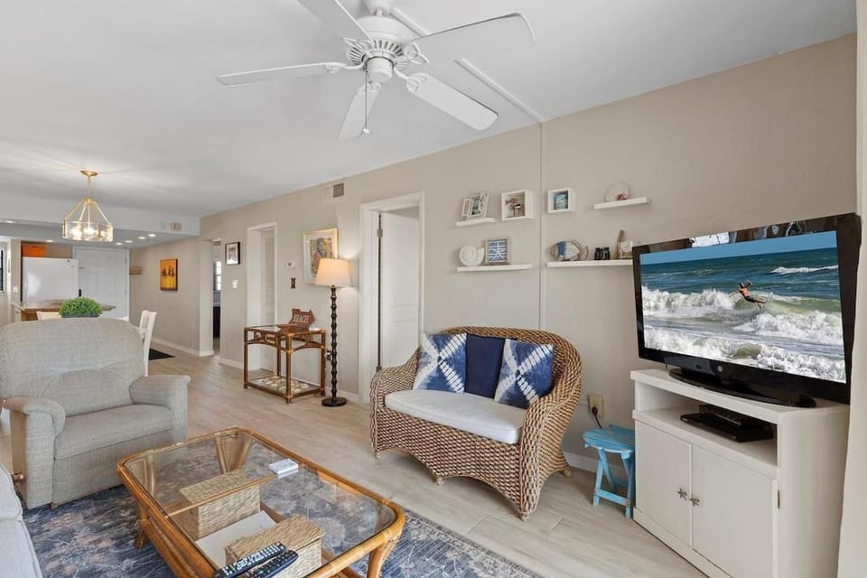 407 - 2/2 Nicely Updated Ocean View Apartment in Edgewater