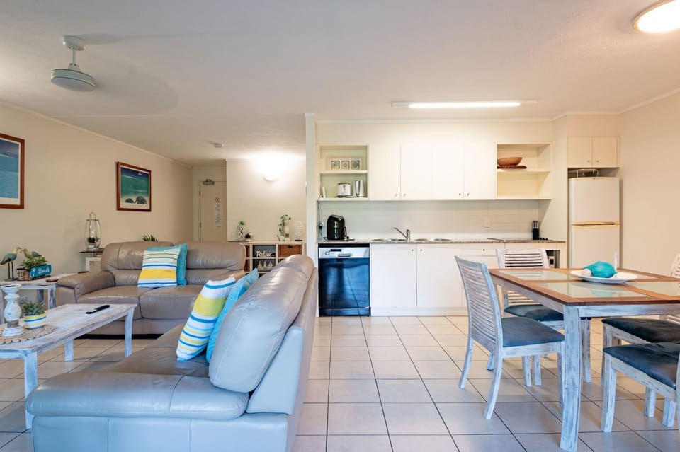 Baden 84 Rainbow Shores Walk To Beach Resort Unit Pools Tennis Court Apartment in Rainbow Beach