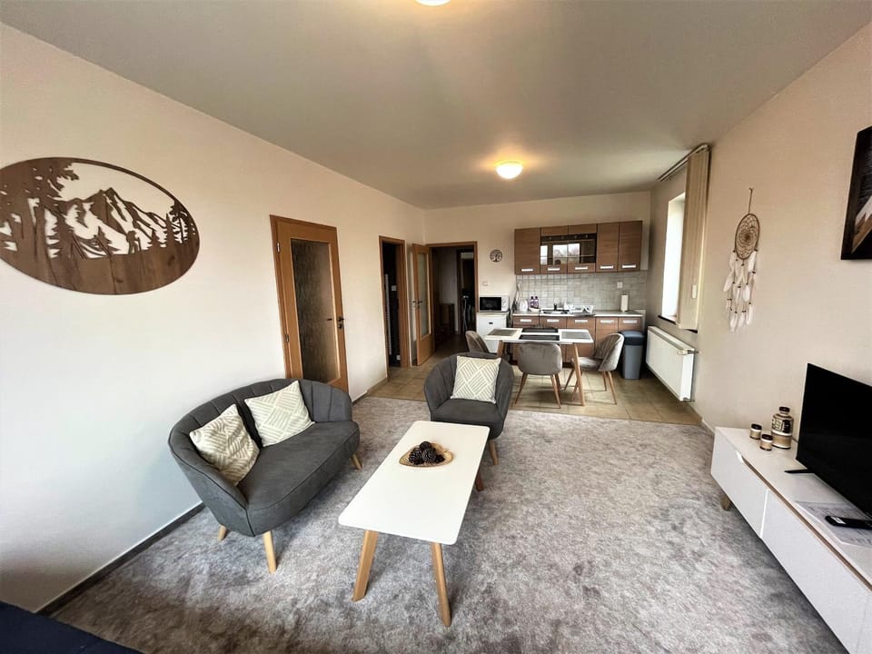 TV and multimedia, Living room, Seating area, Dining area, kitchen