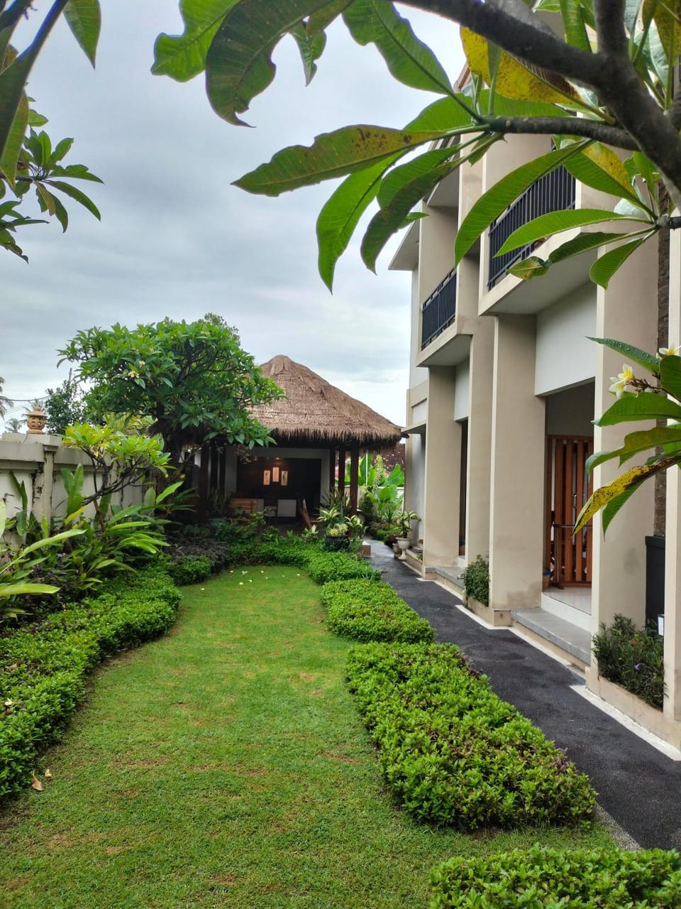 Property building, Day, Garden, Garden view