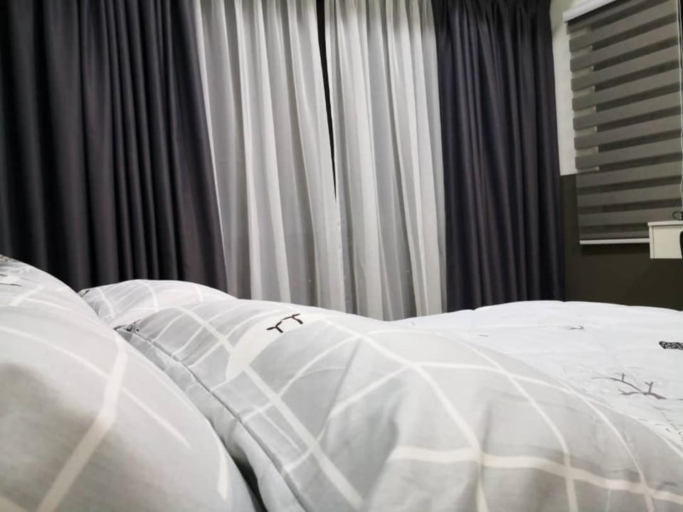 REVO at AURORA PLACE, Pavilion 2, 5 Minutes To AXIATA ARENA BUKIT JALIL FREE WIFI by De Harlequins Guesthouse Apartment in Federal Territory of Kuala Lumpur