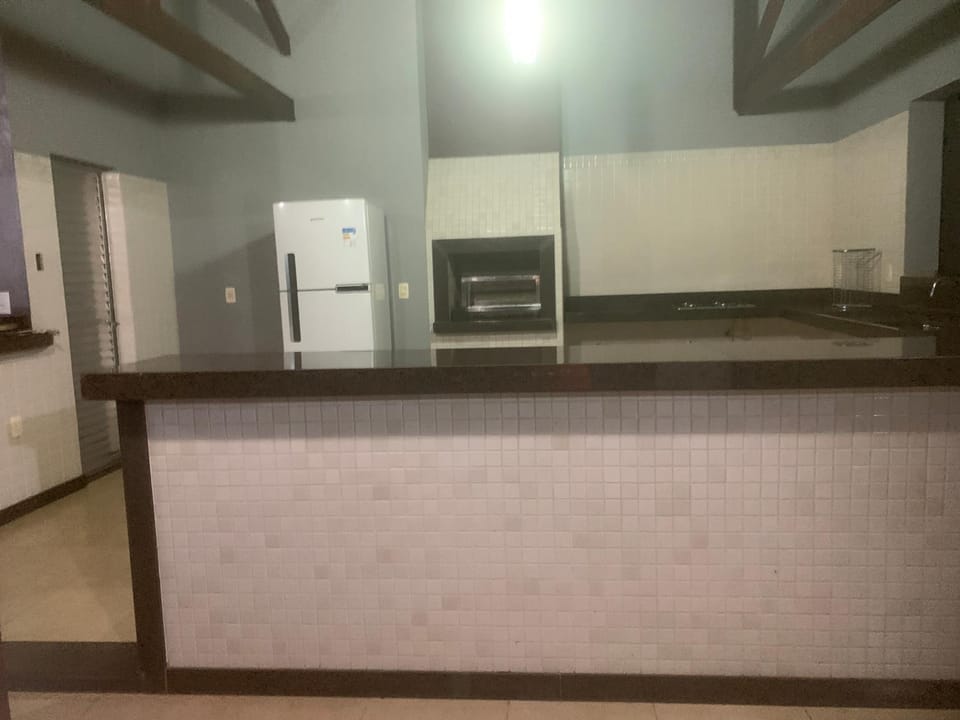Kitchen or kitchenette, minibar, oven