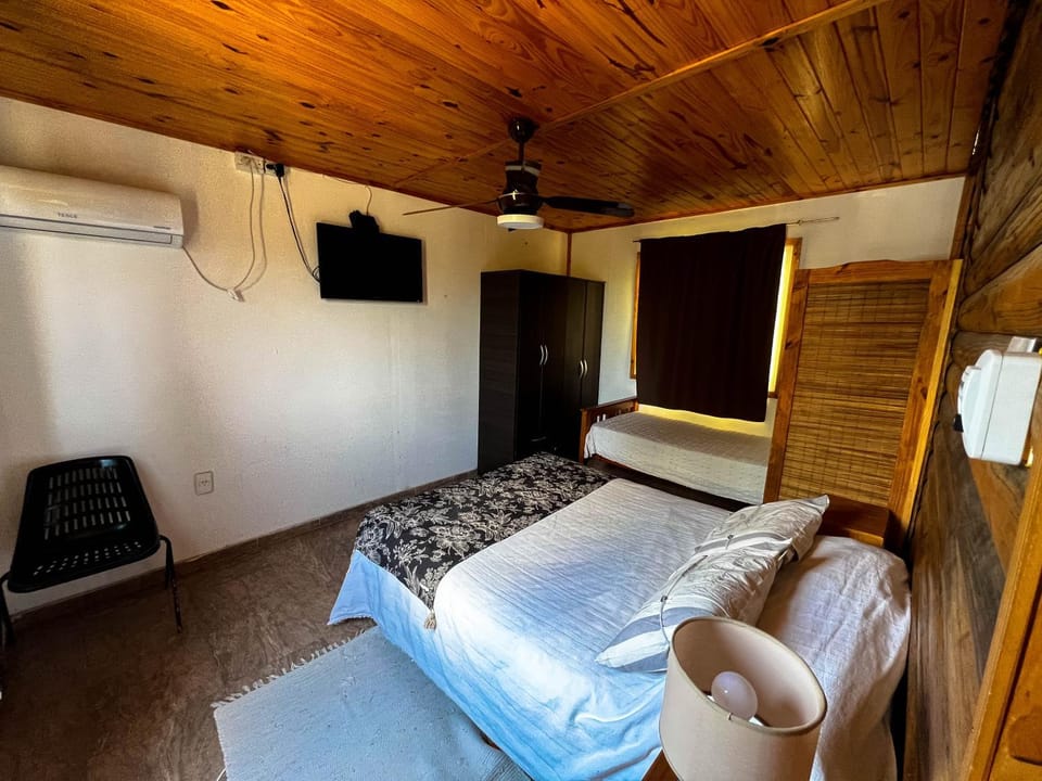 Bed, TV and multimedia, Photo of the whole room, Bedroom, wardrobe, air conditioner