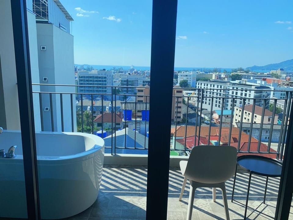 Balcony/Terrace, Seating area, City view, Mountain view, Sea view, Bath