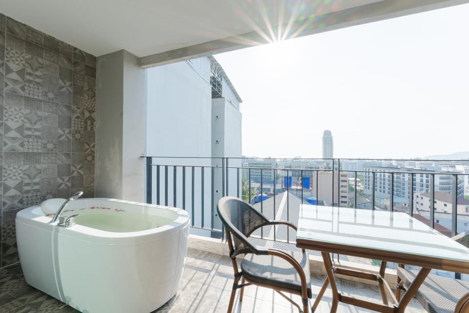 Hot Tub, Balcony/Terrace, Bath