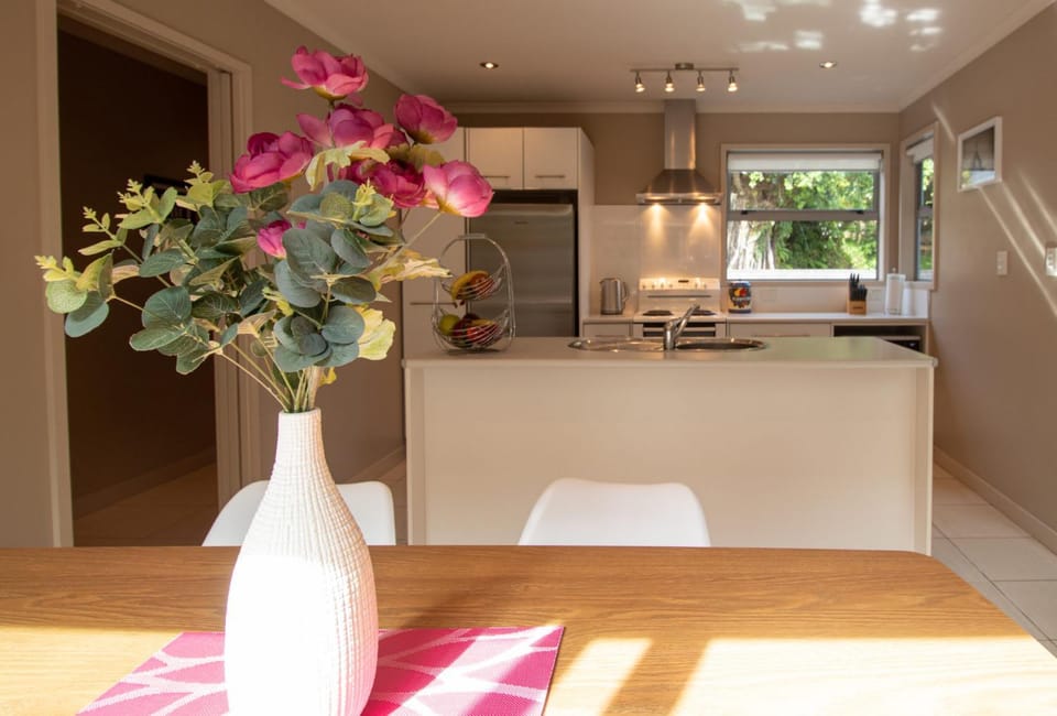 Great Location On Gilbert - 3BR 2 level townhouse House in New Plymouth