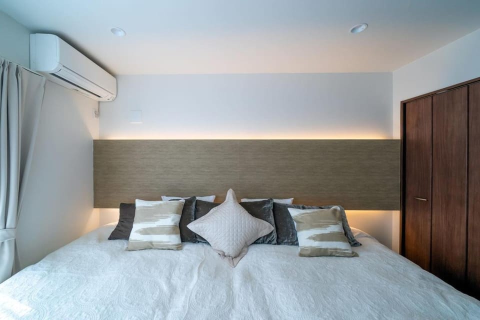 Bed, Bedroom, air conditioner