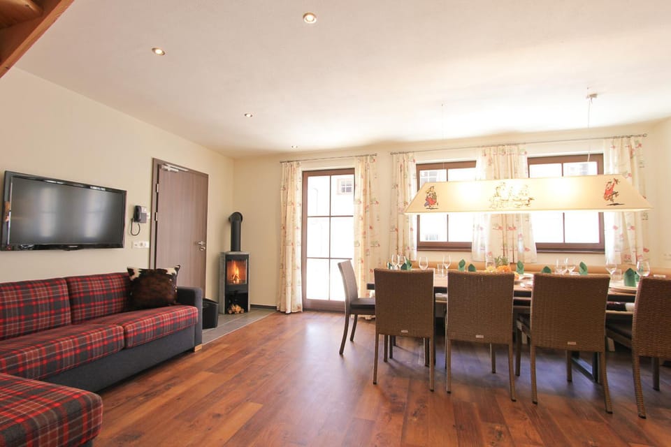 Living room, Seating area, Dining area