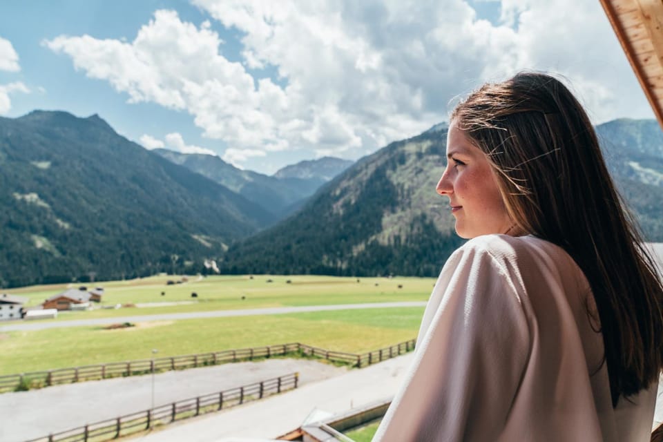 People, Balcony/Terrace, Mountain view