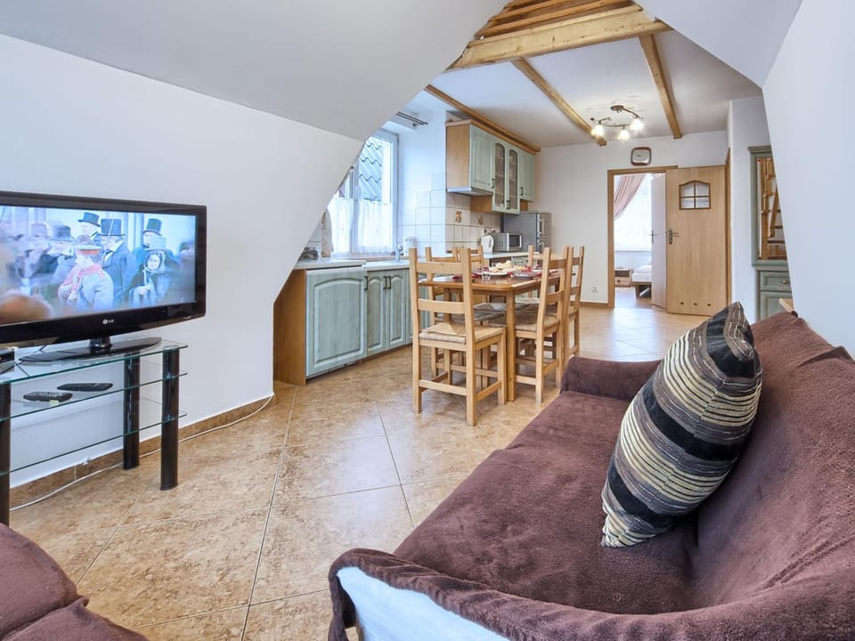 TV and multimedia, Living room, Seating area, Dining area