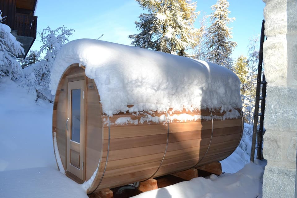 Facade/entrance, Winter, Sauna, Sauna, View (from property/room), Spa and wellness centre/facilities, Garden view, Landmark view, Mountain view, Mountain view, Sunset, Quiet street view