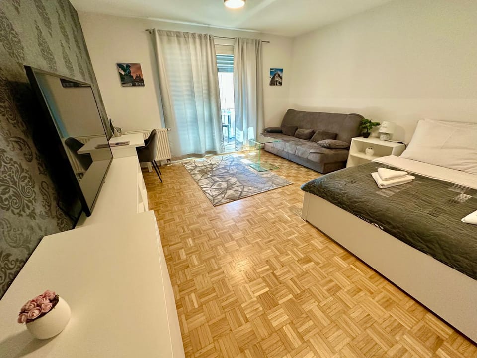 TV and multimedia, Living room, Bedroom