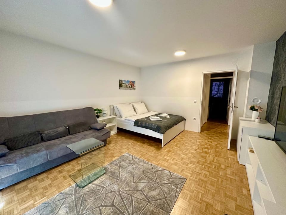 TV and multimedia, Living room, Bedroom