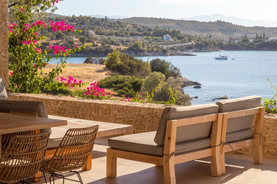Patio, Nearby landmark, Day, Natural landscape, Balcony/Terrace, Seating area, Mountain view, Sea view