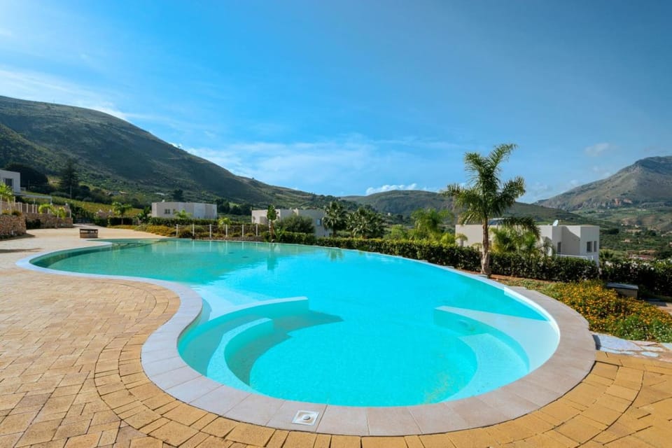 Natural landscape, Mountain view, Pool view, Swimming pool, sunbed