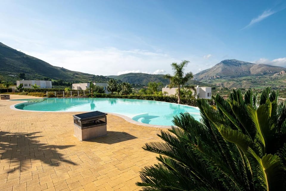Natural landscape, Mountain view, Pool view, Swimming pool, sunbed