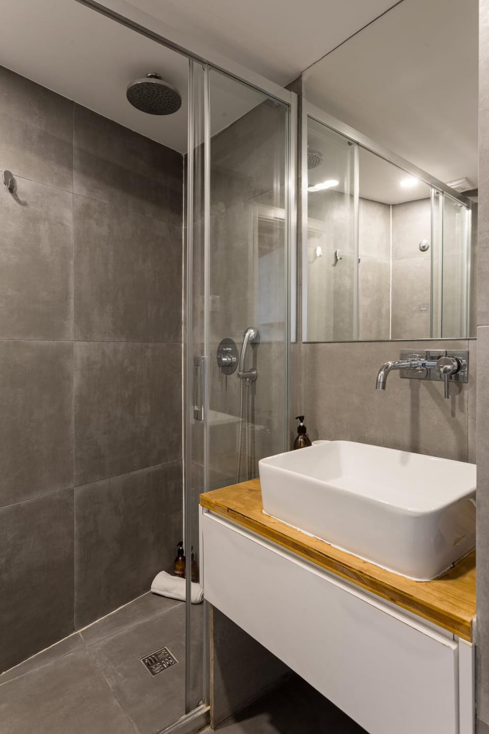 Arroios Loft Retreat Lisbon Mezzanine Apartment Apartment in Lisbon
