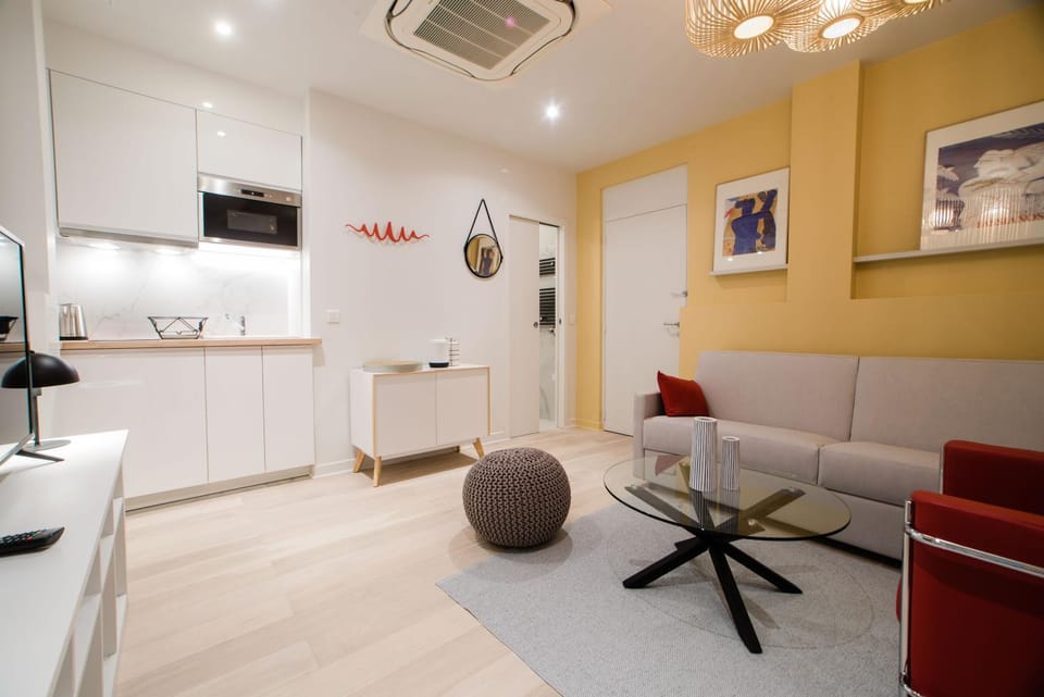SUITE ELUARD au cœur de la Rive Gauche, neuf, design, 2-4 personnes Apartment in Paris