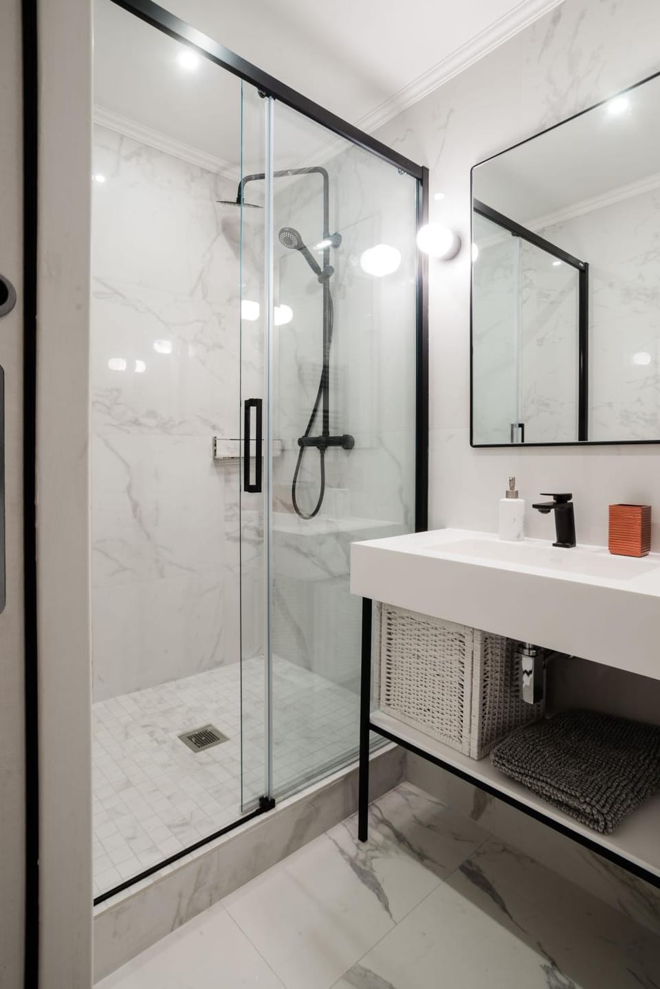 SUITE ELUARD au cœur de la Rive Gauche, neuf, design, 2-4 personnes Apartment in Paris